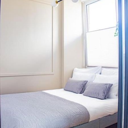 Central Apartment With Balcony And Views, Old Town, Metro Warsawa Bagian luar foto