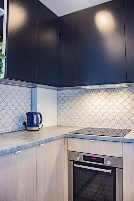 Central Apartment With Balcony And Views, Old Town, Metro Warsawa Bagian luar foto