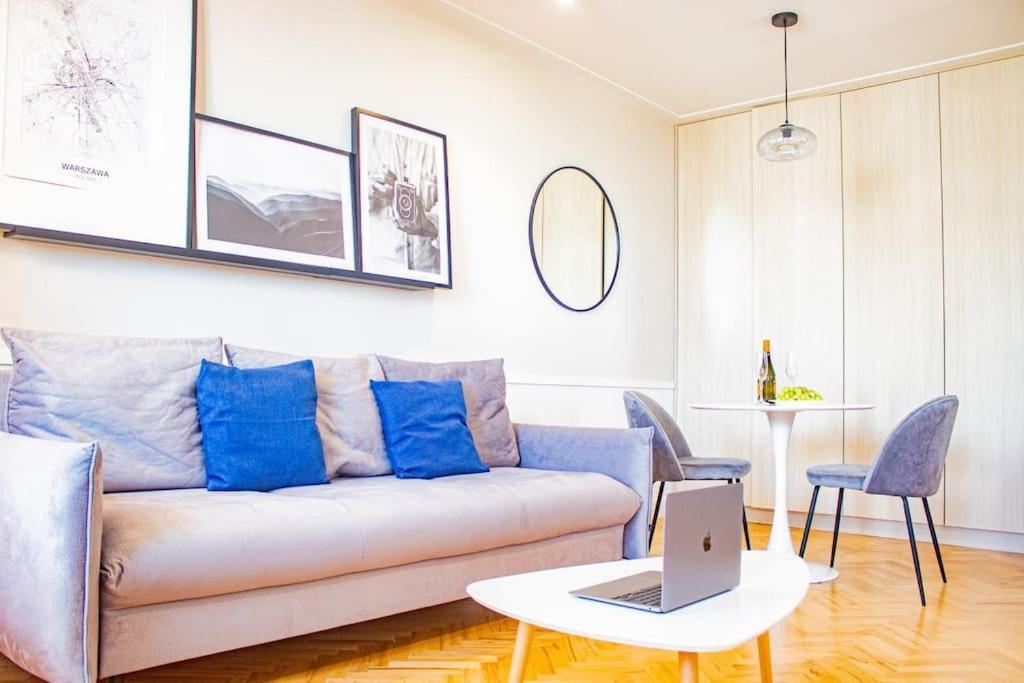 Central Apartment With Balcony And Views, Old Town, Metro Warsawa Bagian luar foto