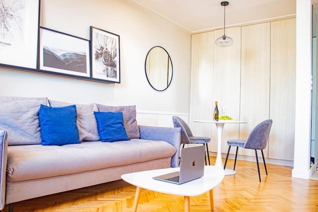 Central Apartment With Balcony And Views, Old Town, Metro Warsawa Bagian luar foto