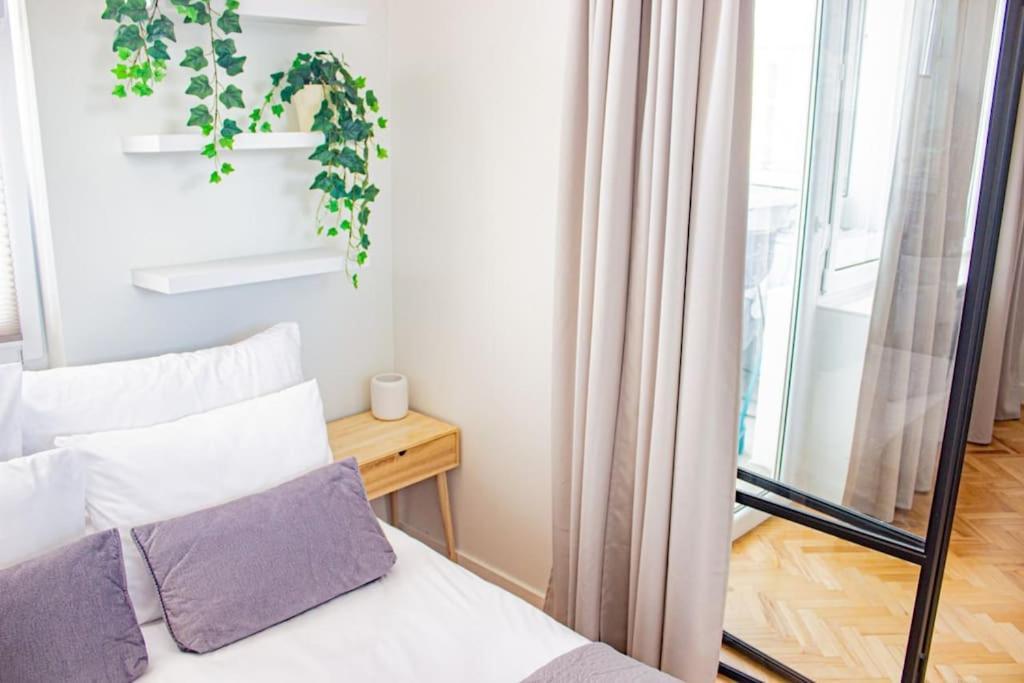 Central Apartment With Balcony And Views, Old Town, Metro Warsawa Bagian luar foto